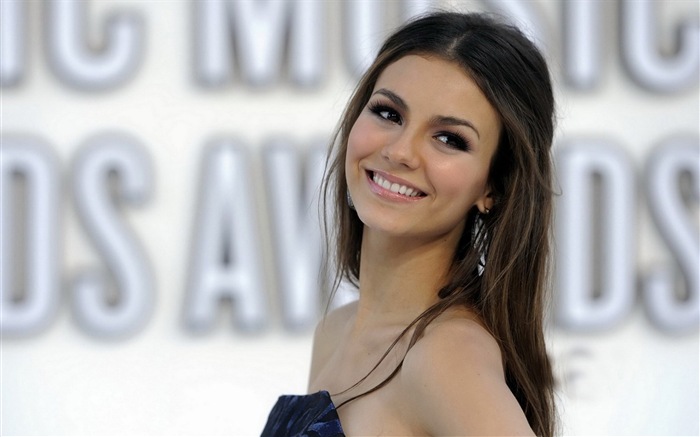 Victoria Justice 維多利亞·嘉絲蒂 美女壁紙 #38