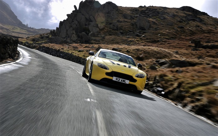 2013 Aston Martin V12 Vantage S HD Wallpaper #6