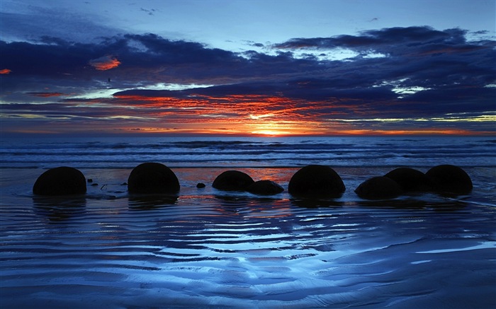 Windows 8 theme wallpaper: Beach sunrise and sunset views #14