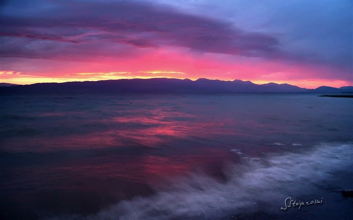 Après le coucher du soleil, le lac d'Ohrid, fonds d'écran Windows 8 thème HD #1