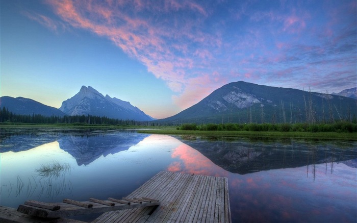 Réflexion dans le fond d'un paysage naturel de l'eau #1