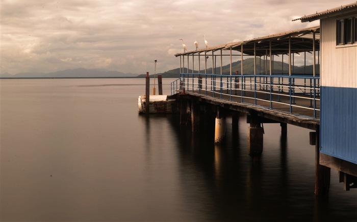 Lake and boardwalk dusk views HD wallpapers #2