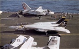 U. S. Navy F14 Tomcat bojovník #44