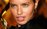 Adriana Lima beau fond d'écran #33