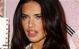 Adriana Lima krásnou tapetu #36