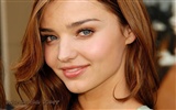 Miranda Kerr hermoso fondo de pantalla