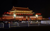 La Plaza de Tiananmen colorida noche (obras barras de refuerzo) #30