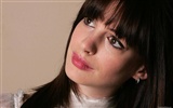 Anne Hathaway beautiful wallpaper (2) #22