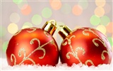 Christmas balls wallpaper (1) #8