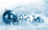 Christmas balls wallpaper (1) #9