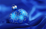 Christmas balls wallpaper (2) #13