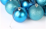 Christmas balls wallpaper (3) #5