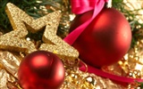 Christmas balls wallpaper (3) #7