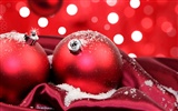 Christmas balls wallpaper (4)