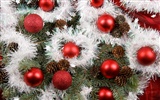 Christmas balls wallpaper (4) #14