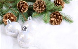 Christmas balls wallpaper (5) #5