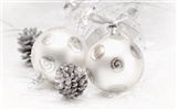 Christmas balls wallpaper (5) #12