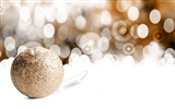 Christmas balls wallpaper (5) #18