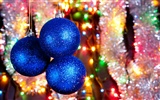 Christmas balls wallpaper (6)