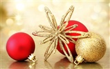 Christmas balls wallpaper (7)