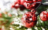 Christmas balls wallpaper (7) #8