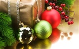 Christmas balls wallpaper (8) #2