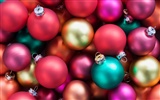 Christmas balls wallpaper (8) #13