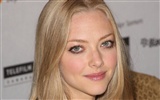 Amanda Seyfried beautiful wallpaper #3