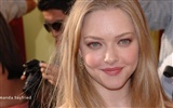 Amanda Seyfried beautiful wallpaper #13