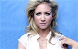 Brittany Snow krásnou tapetu #4