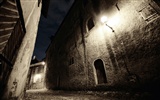 Windows 7 Wallpapers: Cobblestones And Corridors #9