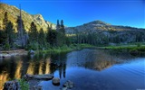 Hermosas montañas, lago, bosque, fondos de pantalla de Windows 8 tema de HD #2