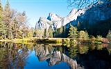 Réflexion dans le fond d'un paysage naturel de l'eau #2