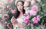 Schöne Mädchen mit Rosen Blume HD Wallpaper